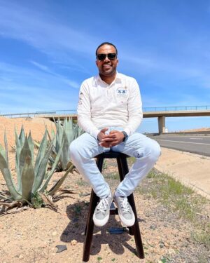 MOHAMED BASSOU Instagram - جائزة سنة 2023 لأكثر مضحك مغربي داز فتيشكة، شكرا أسعار  البنزيين🎁🎁🎁🎁