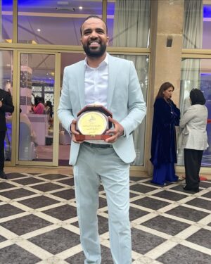MOHAMED BASSOU Instagram - ماعندي مانخبي عليكم سي الكالة خدا جائزة التألق من صنف الأعمال الكوميدية لهذه السنة شكرا مجلة سفيركم في شخص ابتسام مشكور وجميع الساهرين على هذه الجوائز، شكرا استوديو ثلاثة وكل من ساهمو في انجاح العمل❤️❤️👏🏻👏🏻
نسيت، كيجاتك الحطة؟؟؟
@talata.studio