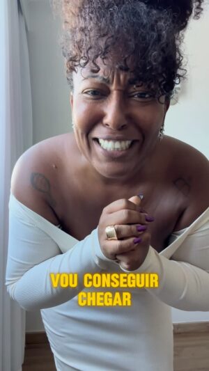 Maíra Azevedo Instagram - Nem muito nova, nem muito velha! No meu tempo! Não compare suas conquistas e realizações com as de outras pessoas…as suas acontecem e acontecerão quando tiver que ser!