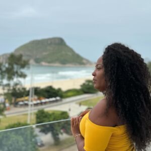 Maíra Azevedo Instagram - Era para ter sido um almoço, uma ficada e pronto….✔️ Hoje, tenho certeza que minha vida é muito melhor tendo você como companheiro! E o melhor…tô fazendo essa declaração pra mim mesma…pq nem rede social ele tem!😌✌🏾