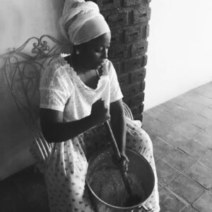 Maíra Azevedo Instagram - E todos os dias eu celebro a minha ancestralidade! Pé no chão e caminhos na mão de orixá