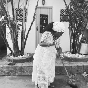 Maíra Azevedo Instagram - E todos os dias eu celebro a minha ancestralidade! Pé no chão e caminhos na mão de orixá