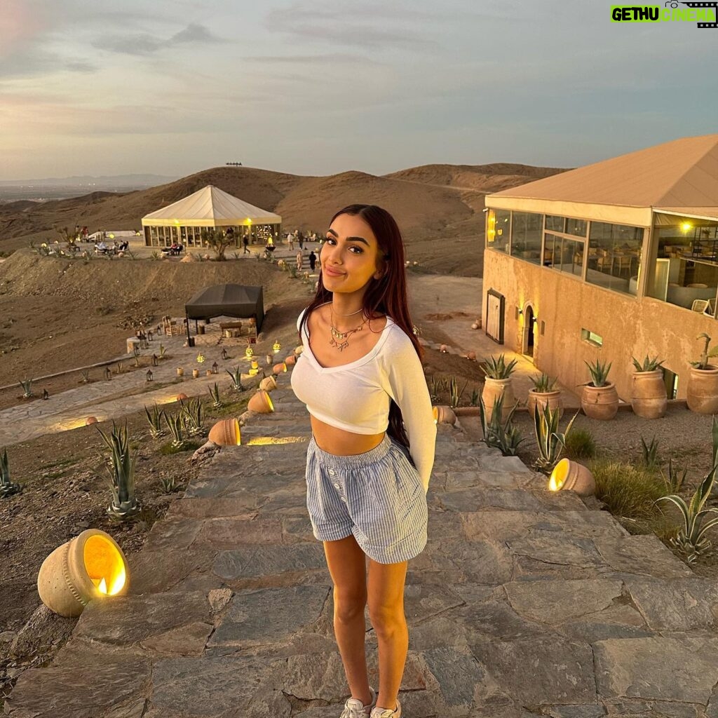 Maïssane Aghioul Instagram - Vos princesses du désert finalement