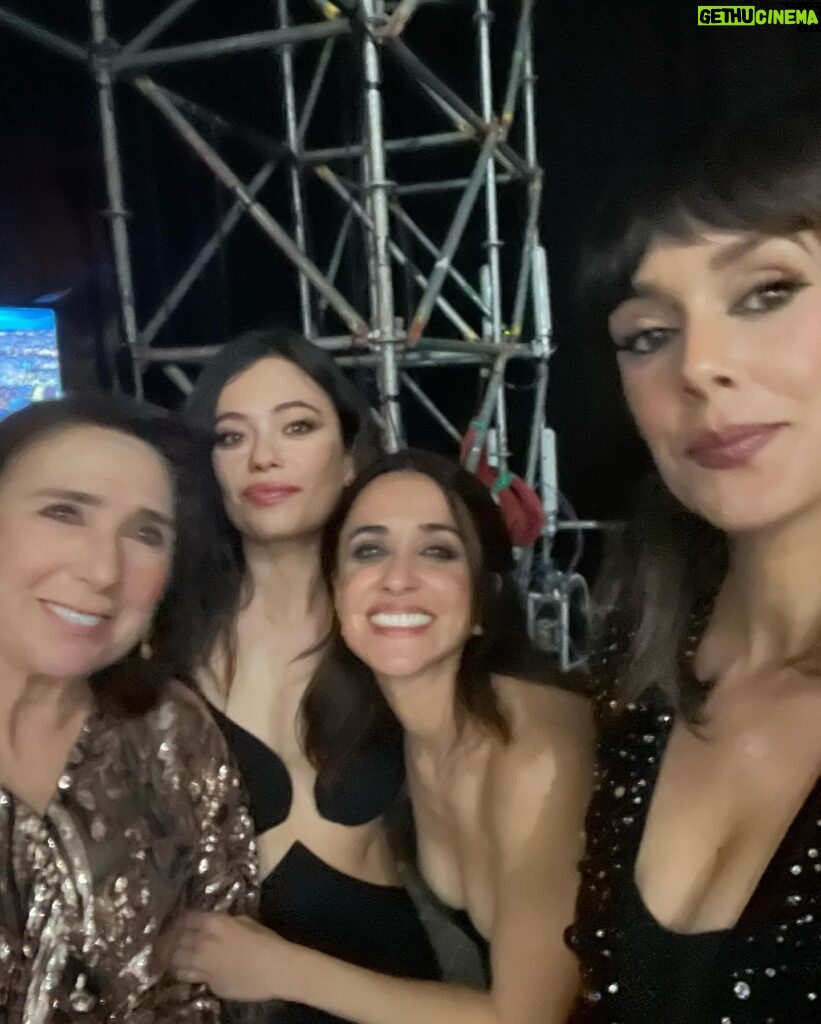 Macarena García Instagram - Anoche en los Premios Goya. Qué suerte poder formar parte de esta noche y estar cerquita de @soyambrossi y @javviercalvo :) Gracias al equipo maravilloso que me acompañó. @ivangomez @mariaverano.mk @chanel.beauty @jorgeariza @loewe @laurasolerbeltran@monica_msi @bulgari 💕