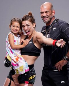 Mackenzie Dern Instagram - 🇺🇸 Happy Father’s Day Dad! Parabéns Pai! Que orgulho eu tenho de você, obrigada por me ensinar tanta coisa nessa vida, e por tudo que vc fez por mim! Te amo!