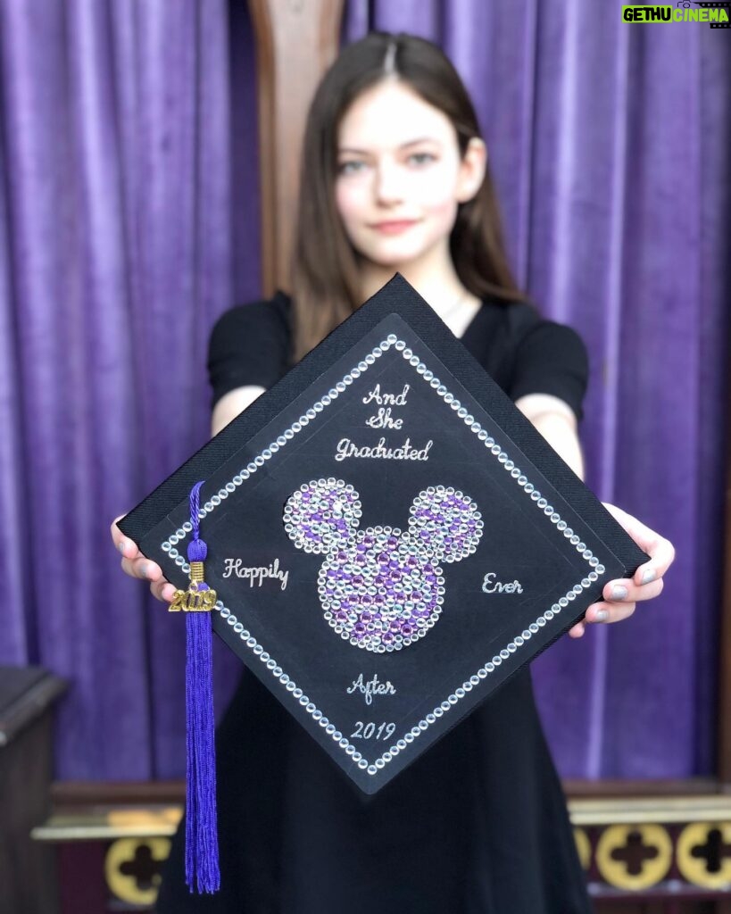Mackenzie Foy Instagram - ✨And she graduated happily ever after✨🎓