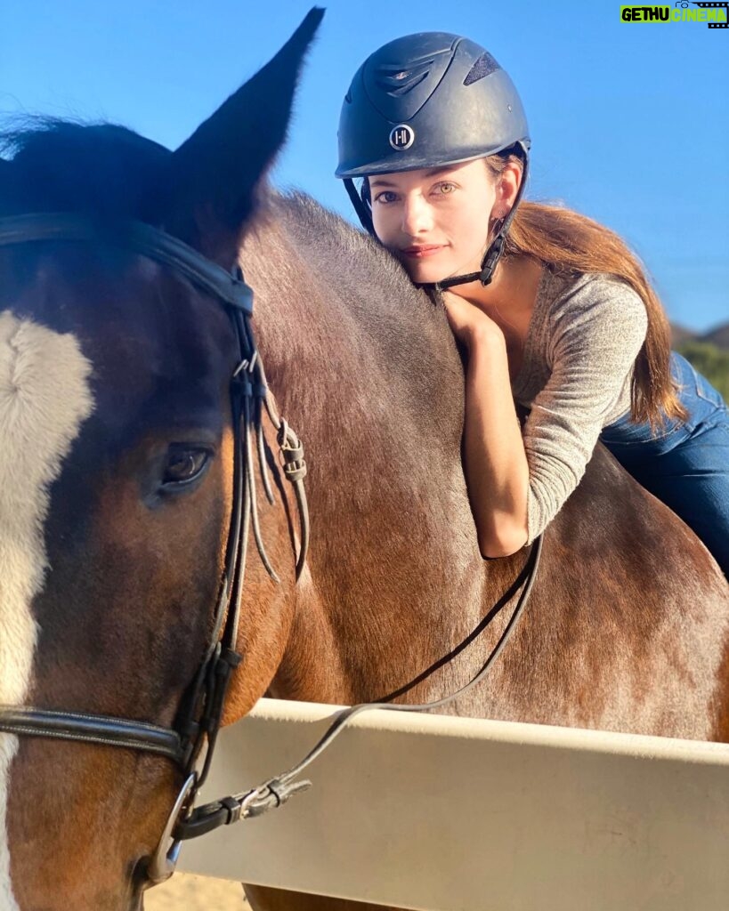 Mackenzie Foy Instagram - Chillin with my boy☺