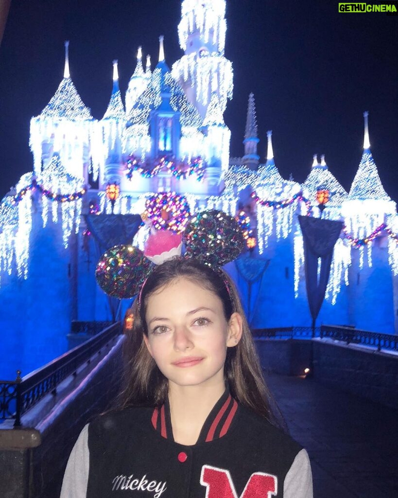 Mackenzie Foy Instagram - Celebrating my 18th birthday at Disneyland! ✨ Thank so much to everyone for the birthday wishes yesterday! 💜