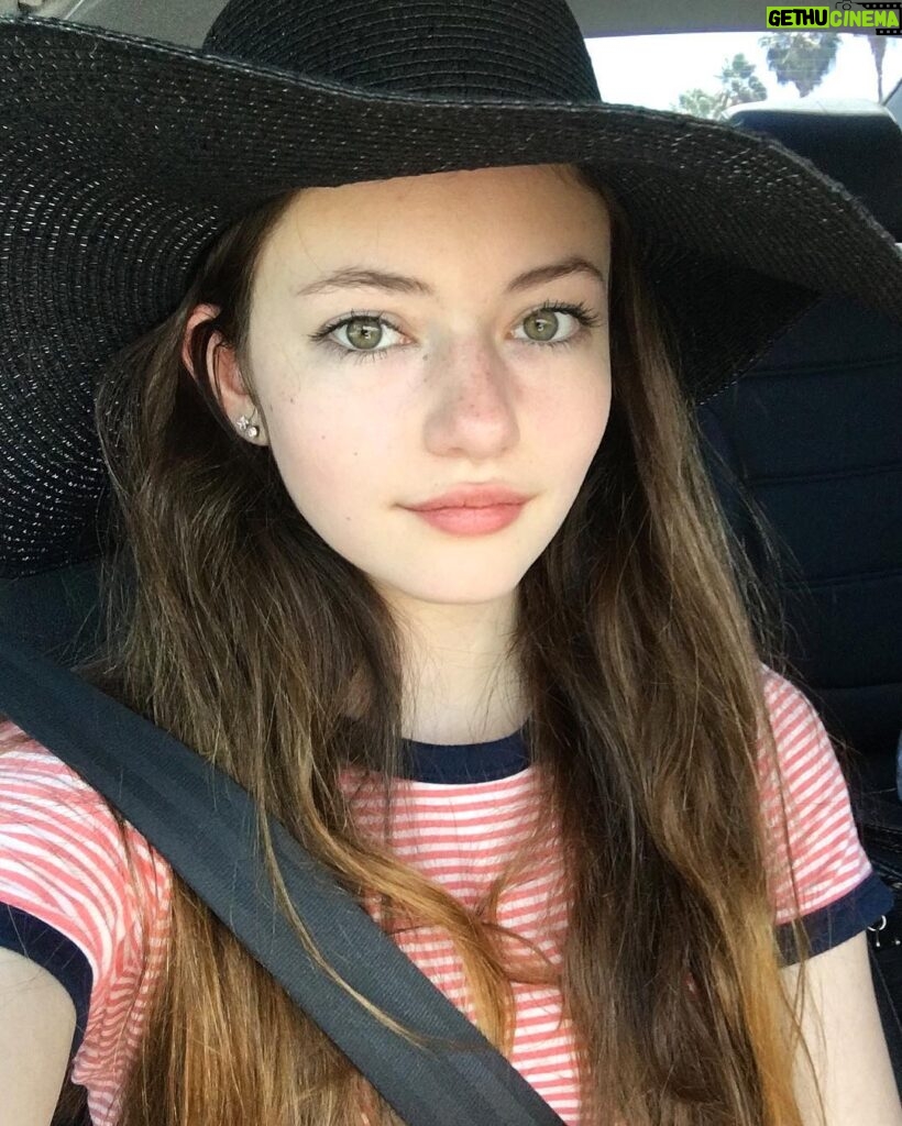 Mackenzie Foy Instagram - 😊