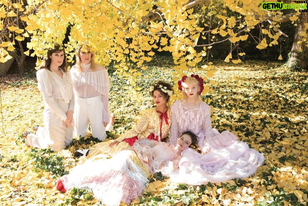 Mackenzie Foy Instagram - March @voguemagazine ✨🌹🧚‍♀️🌹✨