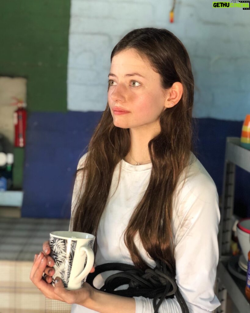 Mackenzie Foy Instagram - Throwback to one of my first days on black beauty when I was jet-lagged, covered in dirt, and ridiculously happy☺️ 🐎