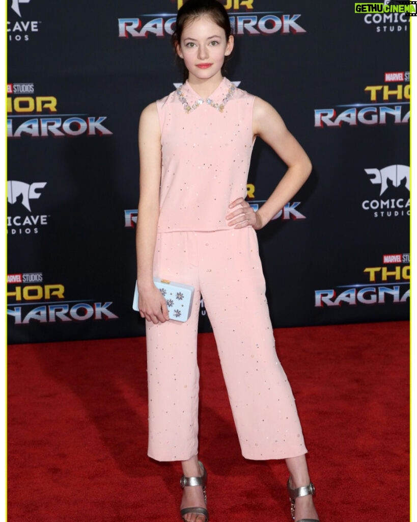 Mackenzie Foy Instagram - I seriously had the best time at the #thorragnarokpremiere the movie is fantastic! Styled by @jillandjordan 💜