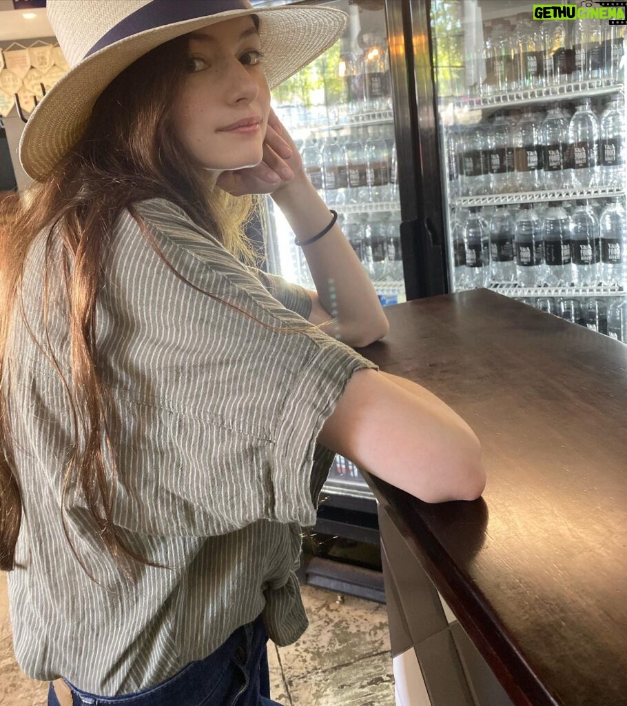 Mackenzie Foy Instagram - I have a new hat 😌