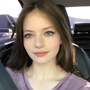 Mackenzie Foy Thumbnail - 221.5K Likes - Top Liked Instagram Posts and Photos