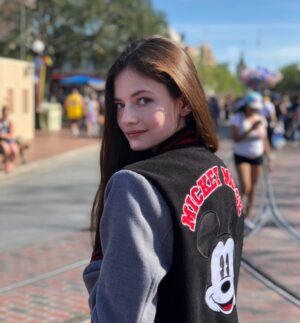 Mackenzie Foy Thumbnail - 263.2K Likes - Top Liked Instagram Posts and Photos