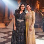 Madhuri Dixit Instagram - Such a special weekend with my absolute favourite MD ji and the super suave Sunil Anna 💃🏻🕺🏻🎉💙✨ Let’s Chak Dhoom Dhoom ! Here’s to making more memorable moments together 🤗 #DanceDewane @colorstv