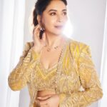 Madhuri Dixit Instagram - Bringing my own ray of sunshine ☀️🌷 #monday #mondaymood #dancedeewane #photooftheday #photoshoot