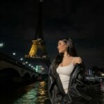 Madison Beer Instagram - paris must’ve turned the eiffel tower off bc we were having too much fun (≧◡≦)