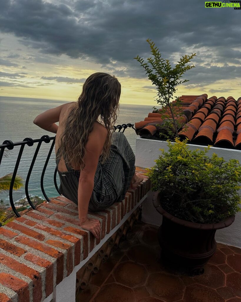 Madison Iseman Instagram - Never leaving 🌻☀️✨