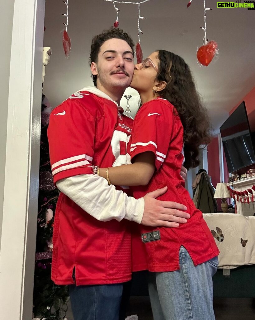 Madison Reyes Instagram - Game Day lovelies!!! @mr.reyes718 Shaun supports us this superbowl! Couples that have different teams but root for each others if they have a game >