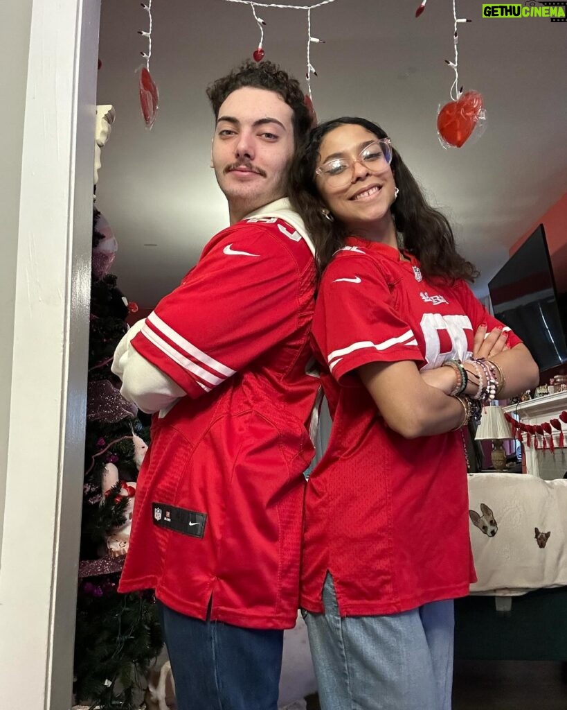 Madison Reyes Instagram - Game Day lovelies!!! @mr.reyes718 Shaun supports us this superbowl! Couples that have different teams but root for each others if they have a game >