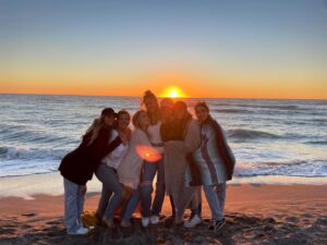 Madisson Hausburg Instagram - I am so thankful for this season of Siesta Key. Capturing my pregnancy and little Elliot’s journey on camera is something I will forever cherish. And I’m so grateful these girls were there every step of the way. Love you all! 🕊🤍

PS Thank you for the most beautiful sunset, my baby boy!