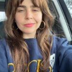 Mae Whitman Instagram - ummmmm it’s called a winter hair reveal you should try it sometime 🙄💅😏 ✂️: @cervandohair 🎨: @danielle_c_russell 💄: @juliehewettla duh