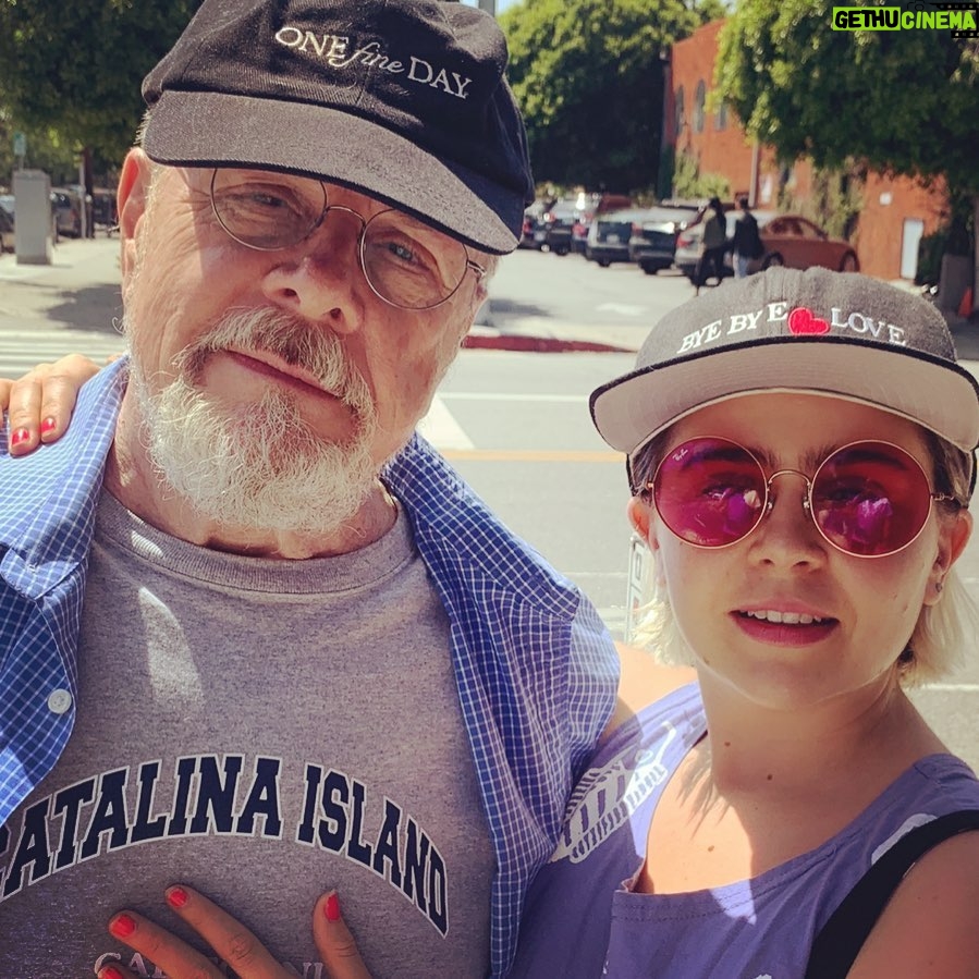 Mae Whitman Instagram - happy birthday jeffie “my dad” whitman you’re the reason 👏 🎂 ♉️ love you ✨ Ps thank you for having the common sense to store all the incredible 90s merch from the films I was in as a child actor look who’s laughing now!?!? (it’s us)