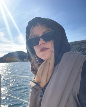 Maggie Civantos Instagram - … #bariloche
☀️ 🐎🍫🌍🤍🇦🇷 entre lagos, caballos y cerveza.

@hotelsoldelnahuel.bariloche 
@may_ariadna 🫶🏼