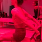 Maggie Q Instagram - Gotta give it to @jens_hot_buddhi for elevating our pilates session with infrared and red lights to create a harder, hotter, and healthier full body workout, and way sweatier 🥵. Swipe to the end where Assistant Trainer Arthur gives mid-workout kisses! He might be the reason I do it. 😍
