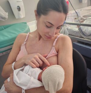 Magui Bravi Instagram - 23/1/2024 te convertiste en el dia favorito de toda mi vida. 
Bienvenido Galileo ! 
Un embarazo de alto riesgo y una cesárea de emergencia.  Algun día les contaré cómo fue nuestro tercer trimestre. 
Hoy estamos los dos bien y muy agradecidos. 

Gracias a mi obstetra  @evan_dipi y todo el equipo de @sanatoriolosarcos que nos acompañaron y contuvieron en un dia tan especial @maralestelle8 #GustavoLabordeau. 

Y también quienes acompañaron y siguieron de cerca a mi gordo todo el camino @ecografiasclavelli @cedearleguizamon 

La última foto es Impresionante ❤️