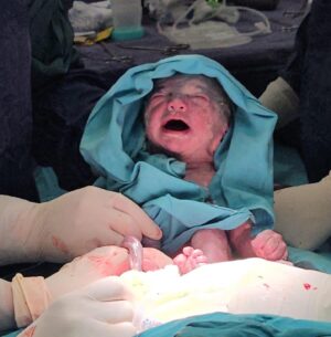 Magui Bravi Instagram - 23/1/2024 te convertiste en el dia favorito de toda mi vida. 
Bienvenido Galileo ! 
Un embarazo de alto riesgo y una cesárea de emergencia.  Algun día les contaré cómo fue nuestro tercer trimestre. 
Hoy estamos los dos bien y muy agradecidos. 

Gracias a mi obstetra  @evan_dipi y todo el equipo de @sanatoriolosarcos que nos acompañaron y contuvieron en un dia tan especial @maralestelle8 #GustavoLabordeau. 

Y también quienes acompañaron y siguieron de cerca a mi gordo todo el camino @ecografiasclavelli @cedearleguizamon 

La última foto es Impresionante ❤️