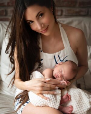 Magui Bravi Instagram - Unas que hicimos para @lanacioncom y mamá babosa no puede no compartirlas ! 🥹 dejo la hermosa nota en mis historias ❤️ 
Ph @mayruizfotografia