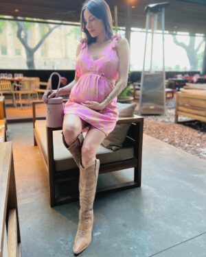 Magui Bravi Instagram - 32 semanas ~ día 228 💕🧸 
• y me encanta toda la colección de @maa_maternity 💕🧸