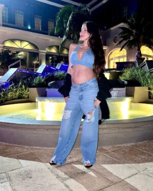 Magui Bravi Instagram - Día de Los Muertos en 🇲🇽 y Un jean que me entra 😂 ! #rockerbabymoon ! Anoche @hrhrivieramaya #hrhrivieramaya