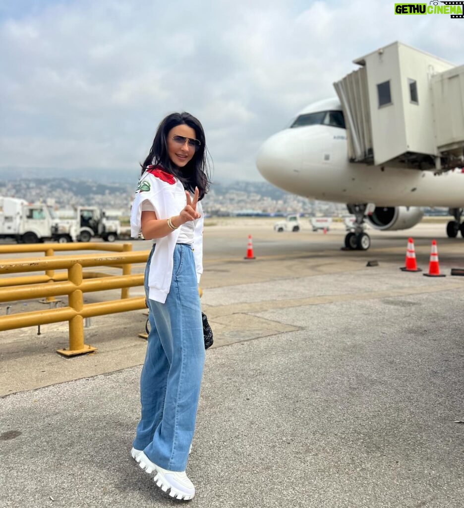 Maguy Bou Ghosn Instagram - Flying to #AbuDhabi ✈️🤍 #MaguyBouGhosn | #ماغي_بو_غصن
