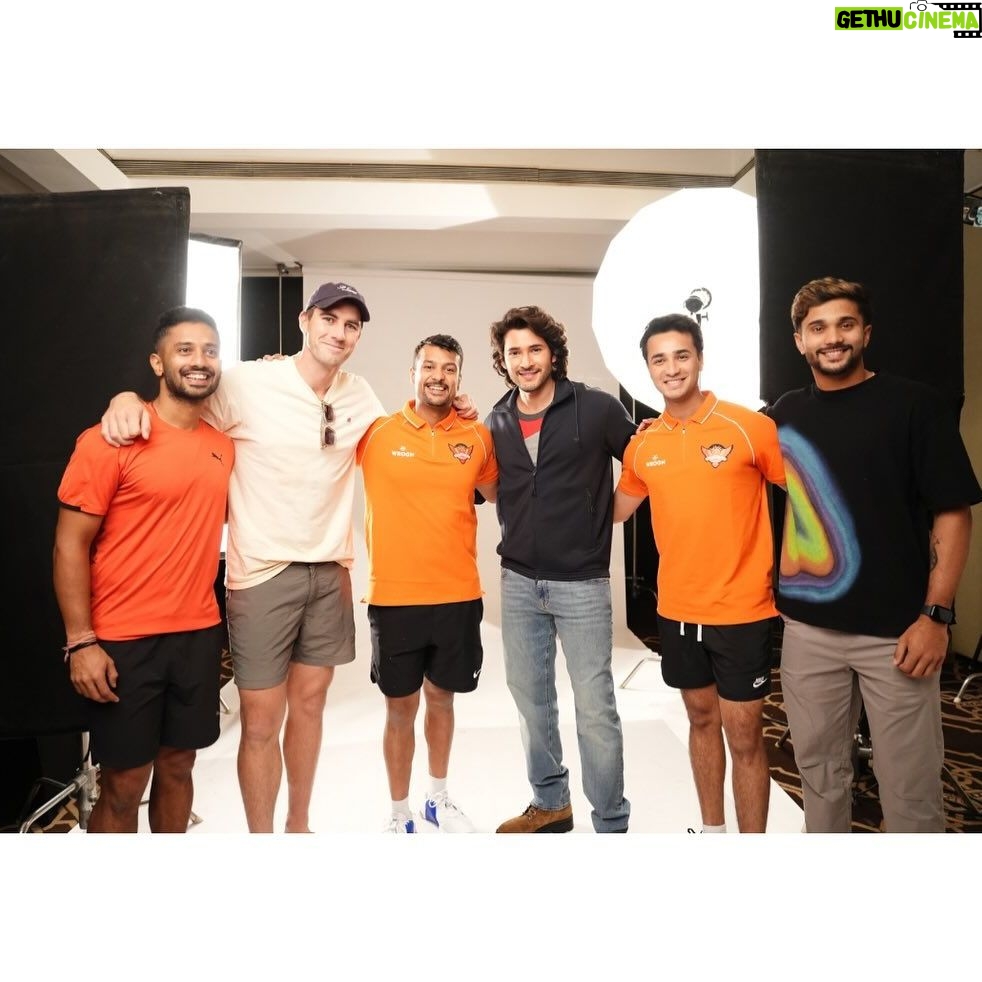 Mahesh Babu Instagram - An absolute honour to meet you @patcummins30! A big fan! 🤗 Wishing you and the SRH team all the best!! 🤩🏏