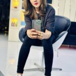 Mahiya Mahi Instagram - New hair colour by Signature Look By SAMIA I’m so happyyyyyyyy girl 😘😘😘😘