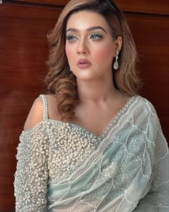 Mahiya Mahi Instagram - সামনের মাসে আমায় একটা ঝুমকো কিনে দিয়ো ❤️