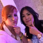 Mai Thi Nguyen-Kim Instagram - Wissenschaftkommunikation ist auch Politik. Warum? Das & mehr erfahrt ihr diese Woche unter dem Link im Profil. 🍵 Ich hab letzte Woche in Berlin nicht nur die Maus getroffen, sondern auch @evaschulz. Ihr kennt sie vielleicht von @deutschland3000, dort macht sie Politikvideos - jetzt gibt es Deutschland3000 auch als Podcast. Da haben wir eine Stunde lang über Chemie gesprochen, über Klischees, Politik, Drogen, die Wissenschaft der Liebe und vieles mehr 🤓 Schaut mal vorbei! #deutschland3000 #evaschulz #negutestunde #komischalleschemisch #mailab