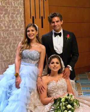 Malak Koura Instagram - Happiest day of my life to see my little sister Mariam become the most beautiful bride my eyes have ever seen. Love you always ♥️♥️♥️⠀
⠀
Wedding planning by @bydinaiskander⠀
My dress by @samahmahrancouture⠀
My makeup by @maram.makeup0
