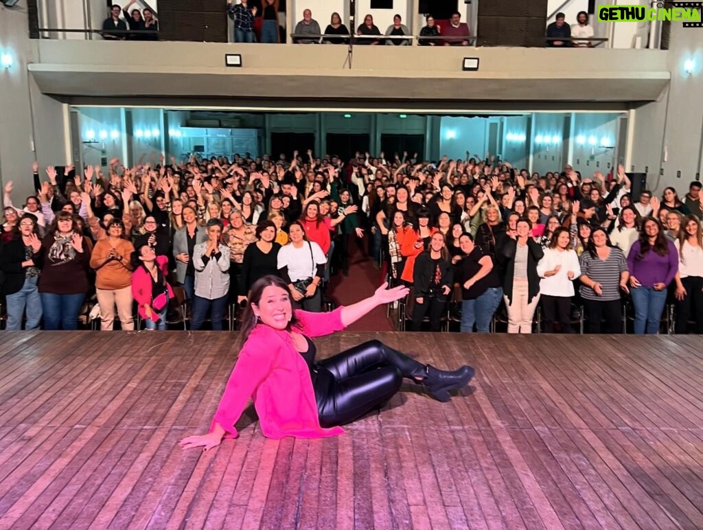 Malena Guinzburg Instagram - Hermoso fin de semana en MORÓN y MERCEDES!!!! Dos funciones a sala llena con gente copadísima riendo todo el tiempo! Qué feliz me hace hacer #queridodiario PRÓXIMAS FUNCIONES!!! MAYO 🇦🇷3/5 Biblioteca Rivadavia. BAHÍA BLANCA 🇦🇷4/5 CANNING 🇦🇷9/5 Paseo la Plaza CABA 🇦🇷10/5 Casa de Cultura SALTA 🇦🇷11/5 Teatro Mitre JUJUY 🇦🇷12/5 Teatro Alberto TUCUMAN 🇦🇷24/5 Teatro Coliseo ZÁRATE 🇦🇷25/5 Teatro Helios PALOMAR 🇦🇷31/5 Teatro Seminari ESCOBAR JUNIO 🇦🇷1/6 Sociedad Italiana SAN FERNANDO 🇦🇷7/6 Teatro Maipú BANFIELD 🇦🇷8/6 Teatro Metro LA PLATA 🇦🇷14/6 La Ranchería JUNÍN 🇦🇷15/6 Casa de la Cultura PERGAMINO 🇦🇷16/6 Rafael de Aguilar SAN NICOLÁS 🇦🇷28/6 Sociedad Italiana SAN MIGUEL 🇦🇷29/6 Teatro UOM. SAN JUSTO Entradas en www.malenaguinzburg.com