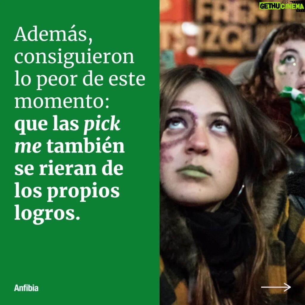 Malena Pichot Instagram - 🍳 Cuando comenzó la reacción conservadora, los varones que creíamos tan progres dieron una voltereta en el aire y se burlaron de lo conquistado hasta el momento por mujeres y diversidades. 😶‍🌫️ Además, algunas militantes terminaron reclamándole al feminismo que no nos victimicemos y que laburemos más. El mantra de Simone de Beauvoir dice que no hay que dar ningún derecho por sentado. 💪 Así que, aunque cansadas, tendremos que repetir todo de nuevo: las mismas premisas básicas, las discusiones de 2018 y las de las sufragistas de principio de siglo también. Porque no se trata de ser novedosas, sino de persuadir. ✒️ @malepichot 📷 @emilianamiguelez 🫂 Agradecemos a las autoras por sumarse a la campaña #DameElFuegoDeTuAmor colaborando con este trabajo en apoyo a la reconstrucción de la redacción de nuestro medio. 👉🏽 Leé el texto completo en revistaanfibia.com 📲 (link en bio)