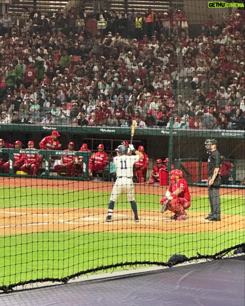 Malillany Marín Instagram - Un día especial 💙⚾️ #yankees #beisbol @yankees @diablosrojosmx ☺️😉 Y mi querido amigo y hermano de generación @isaacsalamef luego les subimos reel Soy muy feliz!!!