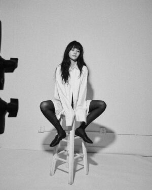 Malina Weissman Instagram - By the amazing @emilysoto ✨🩷 Styling: @heathermary.jackson  Makeup: @misha212 
Hair: @jacobrozenberg 
Set Design: @abigailmccreary