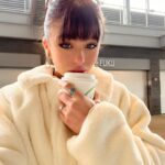 Malina Weissman Instagram - What’s your favorite snack? 🥖