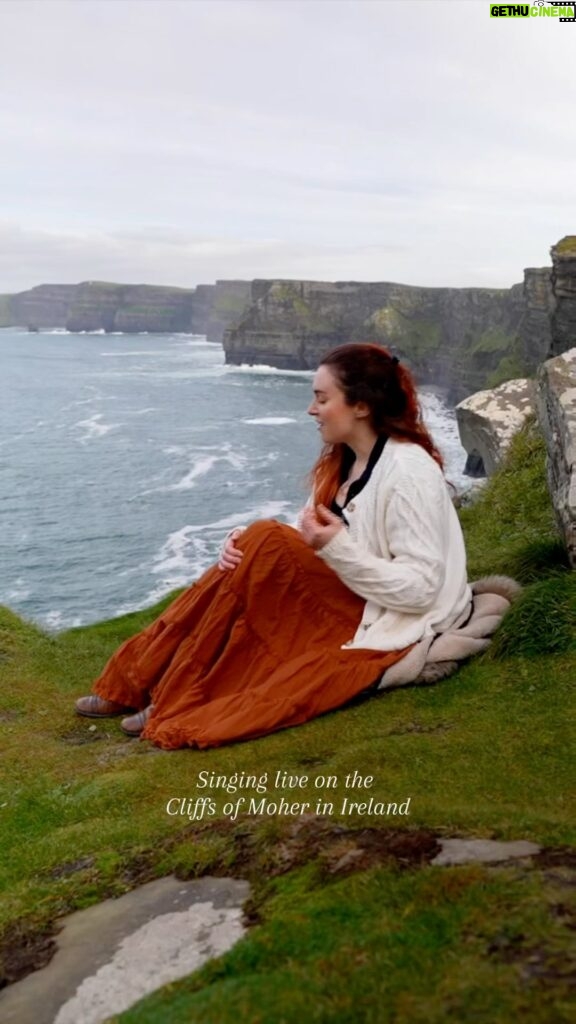 Malinda Kathleen Reese Instagram - Singing in the elements is such a beautiful feeling ✨ #dulaman #folk #irish #ireland #cliffsofmoher #singer #siren #live #cottagecore Filmed by @brian.ok