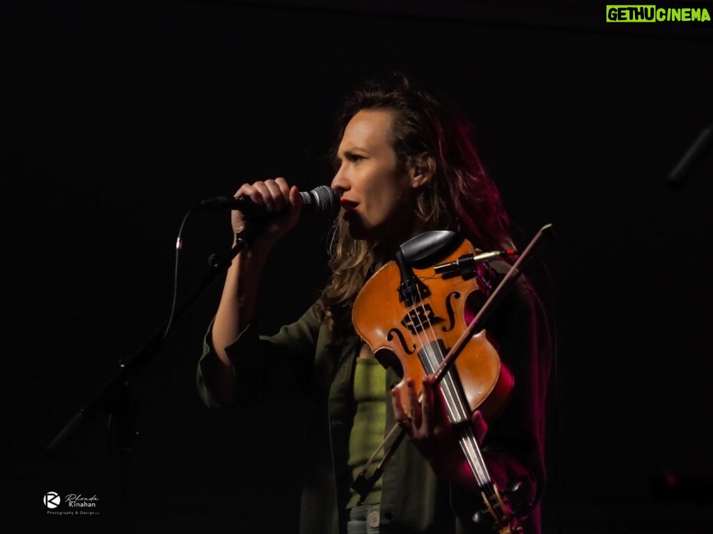 Malinda Kathleen Reese Instagram - Shots from the @michigan_irish festival this year. So incredibly fun. Can’t wait to get back onstage tomorrow 🥰 📸 by @kinahan_photography_design