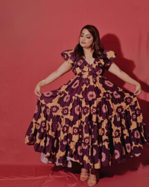 Mallika Dua Instagram - Kyautly waiting for the Colin to my Penelope but all I’m getting is Kalesh to my Panauti 🎠🐝💛💜 🐝 🎠Dua karo