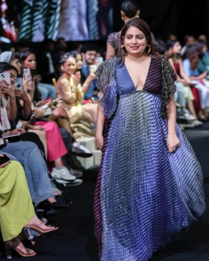 Mallika Dua Instagram - If it’s not you being a sample size, it’s the fact that you aren’t an nepo babe, or a South Delhi fashion gatekeeper or Mercury retrograde or something else. It’s not always the easiest getting designers to dress you when you love to dress up for most imagine their creations on a mannequin. 

Not @urvashikaur though. She makes clothes for human beings that come with their own voices,sizes and colour. All of which cannot be defined by and contained in sample size dimensions. Her clothes don’t conform, or force you to. 

This is why it was pure joy being part of 15 years of Urvashi Kaur at Lakme fashion week and walking alongside all of Urvashi’s muses,each  so accomplished, fearless and unique. 

Thank you for creating this beautiful show and for always making us part of your vibrant, inclusive, free size world, UK! 

#UrvashiKaur  #LakméFashionWeekxFDCI #LakméFashionWeek #LFWxFDCI #LFW #FDCI

@lakmefashionwk @lakmeindia @nexaexperience @fdciofficial @r1seworldwide @reliancebrandsltd

Styling: @dhfranklin
Makeup: @eshwarlog 
Hair: @dellsi.mody 
Show director: @lubna.adam
Backstage: @delnazd 
Music: @martinduboismdub